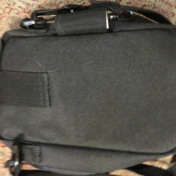 TrailMaker black crossbod sm black travel bag nwot - Picture 4 of 4